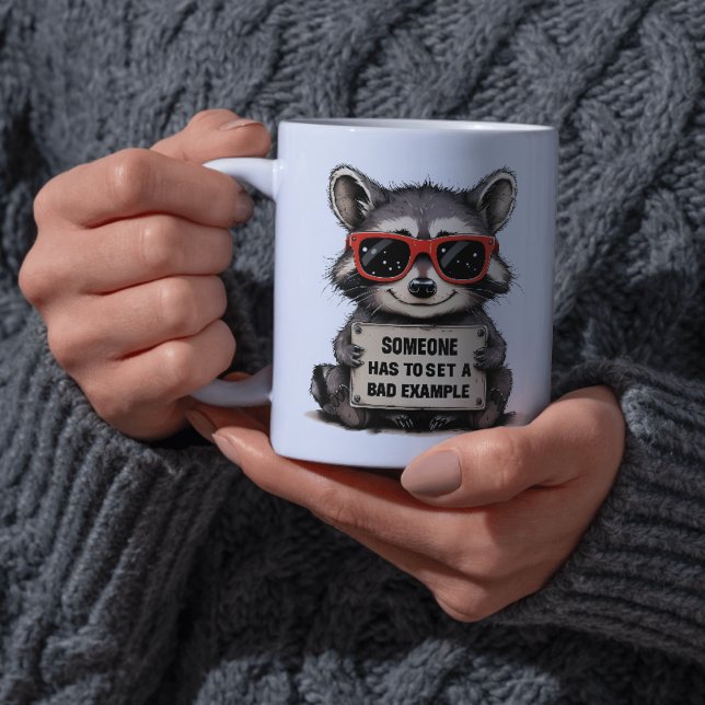 Taza De Café Alguien tiene que poner un mal ejemplo de mapache  (Funny Raccoon Mug)