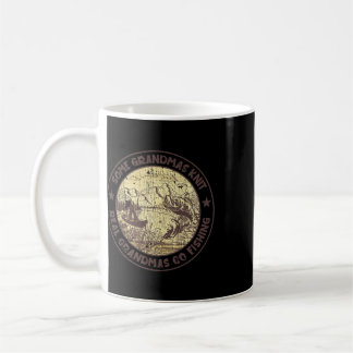 Taza De Café Algunas abuelas knitan, las abuelas de verdad van