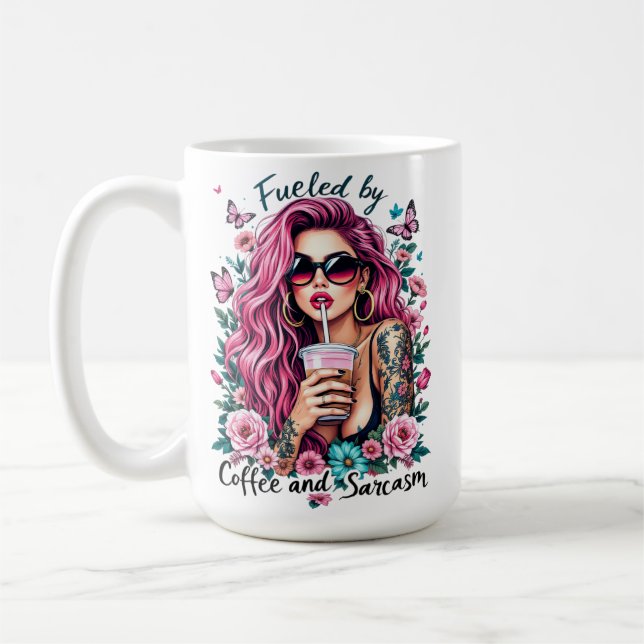 Taza De Café Alimentado por el café y el sarcasmo (Izquierda)