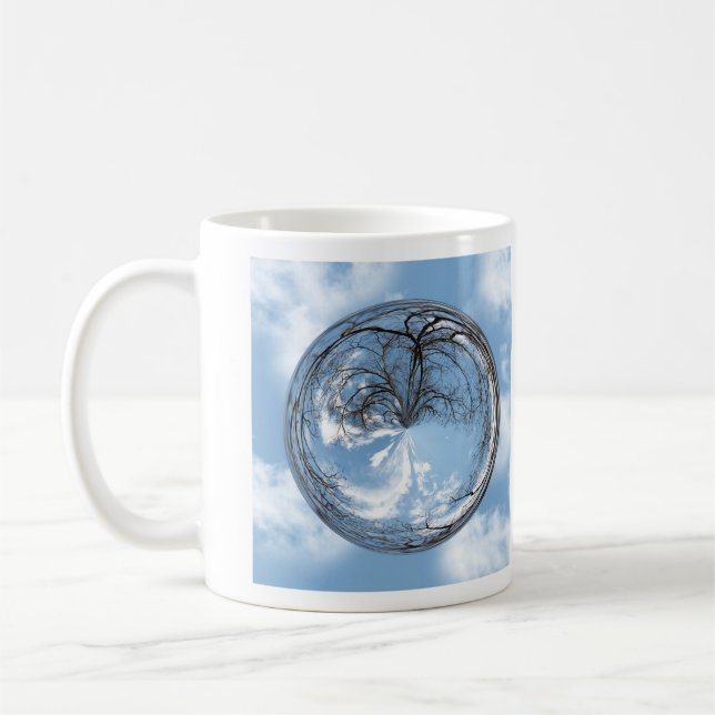 Taza De Café Alturas del cielo con árboles, nubes, cielo, burbu (Izquierda)