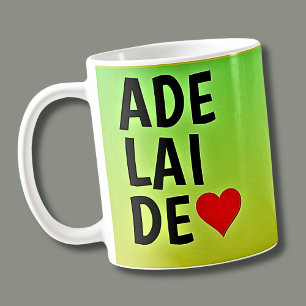Taza De Café Ama a Adelaide (o tu texto) Corazón sobre Oro Verd