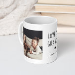 Taza De Café Ama Abuelo | Dos textos manuscritos fotográficos<br><div class="desc">Esta sencilla y elegante taza dice "Te amo abuelo" en un moderno texto negro escrito a mano con un corazón que se corresponde y un lugar para tu nombre. También hay espacio para mostrar dos de tus fotos personales favoritas como regalo que tu abuelo amará.</div>