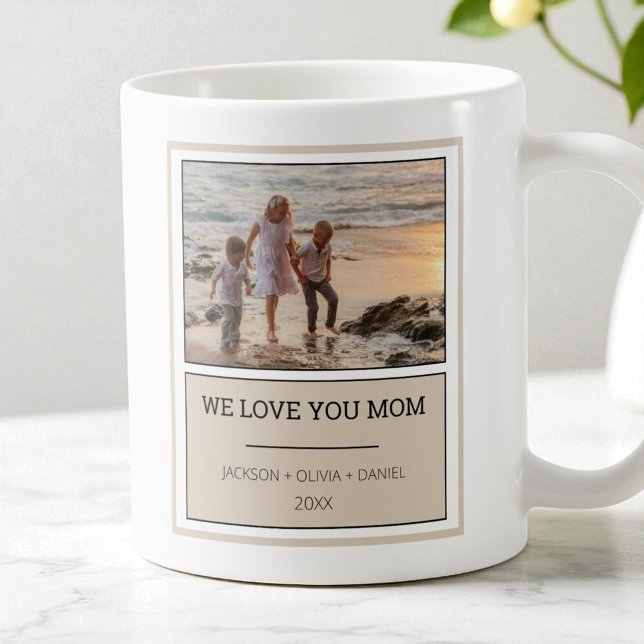 Taza De Café Amar a tu mamá Día de la Madre personalizado fotog (Love You Mom Modern Photo Personalized Mothers Day Coffee Mug)