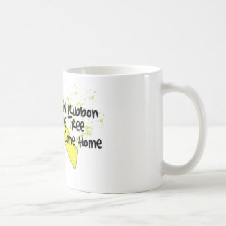 Taza de café amarilla de la cinta