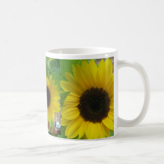 Taza de café amarilla del girasol