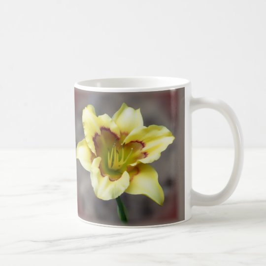 Taza De Café Amarillo mantecoso en el gris - Daylily