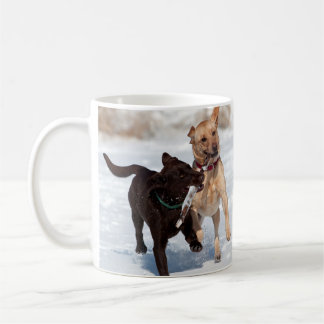 Taza De Café Amarillo y labrador retriever del chocolate