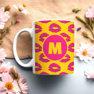 Taza De Café Amarillo y rosa caliente XOXO Labios besándose per