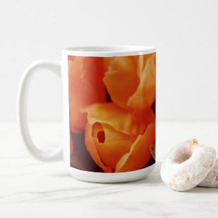Taza De Café Amma ~ Una matriz de tulipanes Naranjas