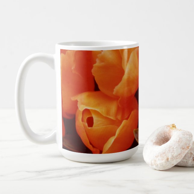 Taza De Café Amma ~ Una matriz de tulipanes Naranjas (Con donut)