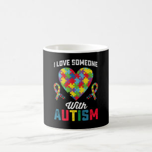 Taza De Café Amo a alguien con conciencia del autismo