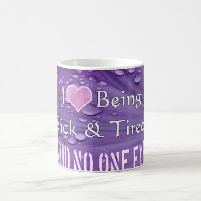 Taza De Café Amo el estar enfermo y cansado, dijo nadie nunca (Centro)