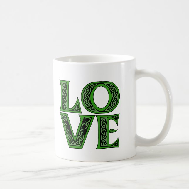 Taza De Café Amor en una fuente céltica irlandesa (Derecha)