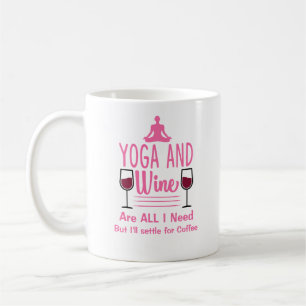 Taza De Café Añadir nombre o tu texto yoga necesita vino rosado