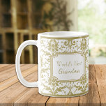 Taza De Café Antique Gold Damask Best Grandma<br><div class="desc">This mug for Grandma features a pretty antique gold over white vintage damask pattern. A white decorative name field bordered in matching gold currently says "World's Best Grandma", but can easily be customized to anything you'd like. Perfect for Grandma for Mother's Day, her birthday, or any time you want to...</div>