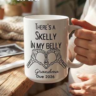 Taza De Café Anuncio de Embarazo de Halloween Skelly En Mi Barr
