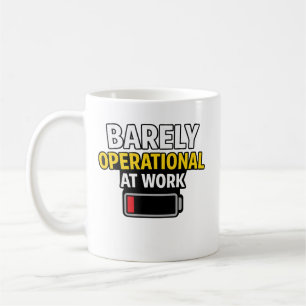 Taza De Café Apenas Operativo en el Trabajo Chiste de Batería B