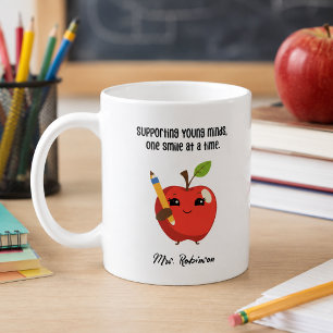 Taza De Café Apoyando Sonrisas de Jóvenes Mentes Ayudante de Ma