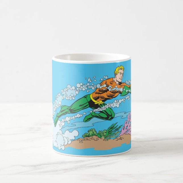Taza De Café Aquaman cava a través del agua (Centro)