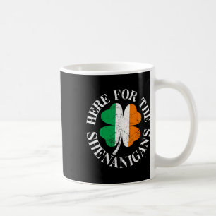 Taza De Café Aquí por la travesura bandera americana irlandés S