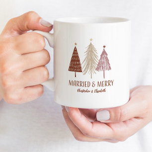 Taza De Café Árbol de Navidad de Navidad casado alegre Sr. Sra.