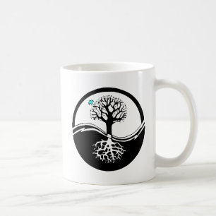 Taza De Café Árbol de Yin Yang del negro y del blanco de la