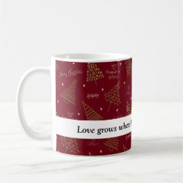 Taza De Café Árboles de Navidad modernos en verde en rojo con c