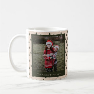 Taza De Café Árboles de Navidad verdes rústicos Foto nombre per