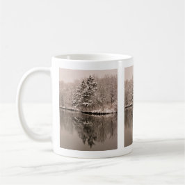 Taza De Café Árboles ecológicos en la nieve de invierno del lag