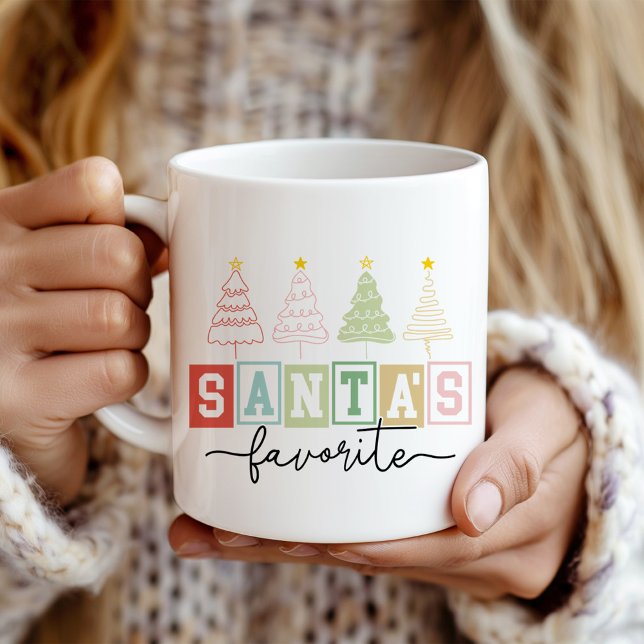 Taza De Café Árboles navideños modernos "favoritos de Santa Cla ("Santa's Favorite" Modern Pastel Christmas Trees Coffee Mug in a girl's hands.)