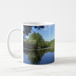 Taza De Café Árboles verdes en el agua