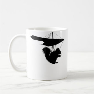 Taza De Café Ardilla divertida ala delta ardilla volando en ala