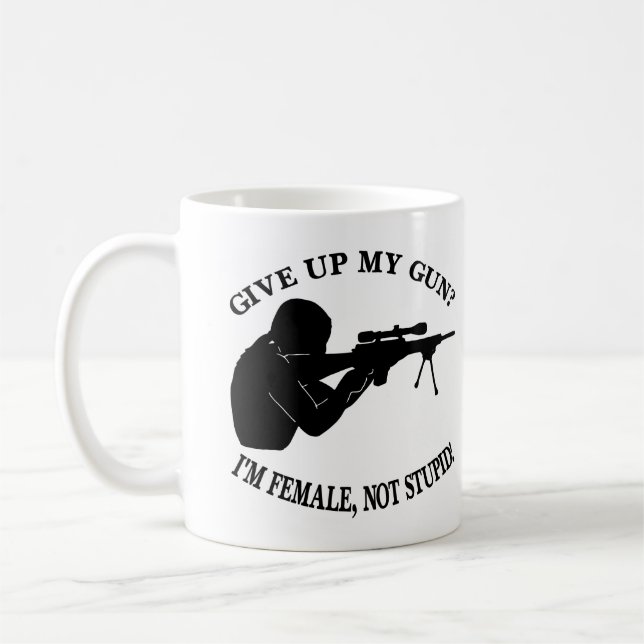 Taza De Café Arma femenino blanco no estúpido (Izquierda)
