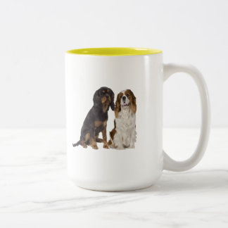 Taza de café arrogante del perro de aguas de rey