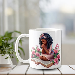 Taza De Café Arrojándose en la oración- Floral rosa - afroameri