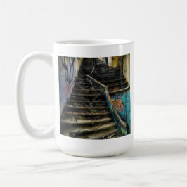 Taza De Café Arte Urbano en Escaleras Edificio Abandonado