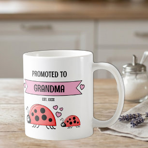 Taza De Café Ascendido a abuelas mariquitas rosadas