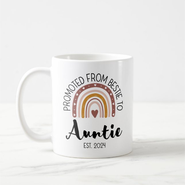 Taza De Café Ascendido de Bestie a la tía Este 2024 (Izquierda)