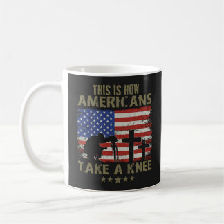 Taza De Café Así es como los estadounidenses se dan una rodilla