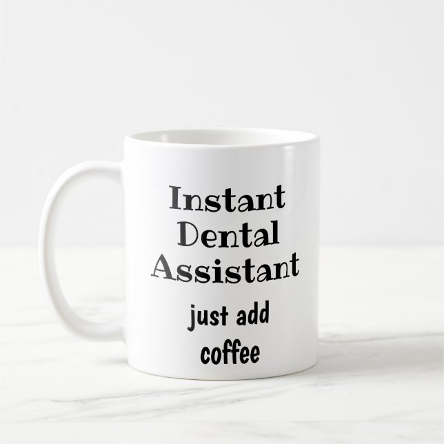Taza De Café Asistente Dental Instantáneo Acaba De Añadir Coffe (Izquierda)