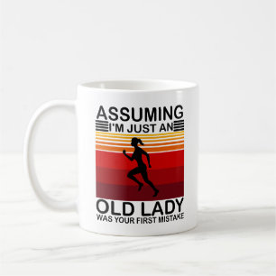 Taza De Café Asumiendo que soy una anciana fue tu primera carre