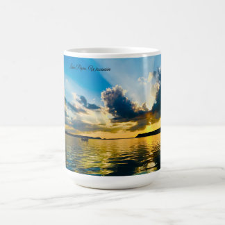 Taza De Café Atardecer en el lago Pepin: Hora dorada sobre el a