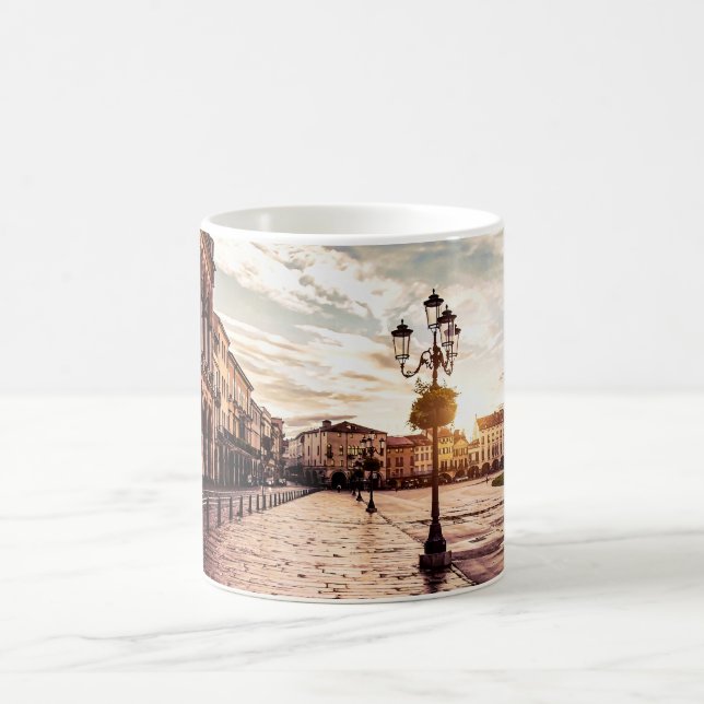 Taza De Café Atardecer en la plaza de Padova en Italia (Centro)
