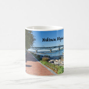 Taza De Café Aterrizaje en Riverwalk en Yorktown Virginia