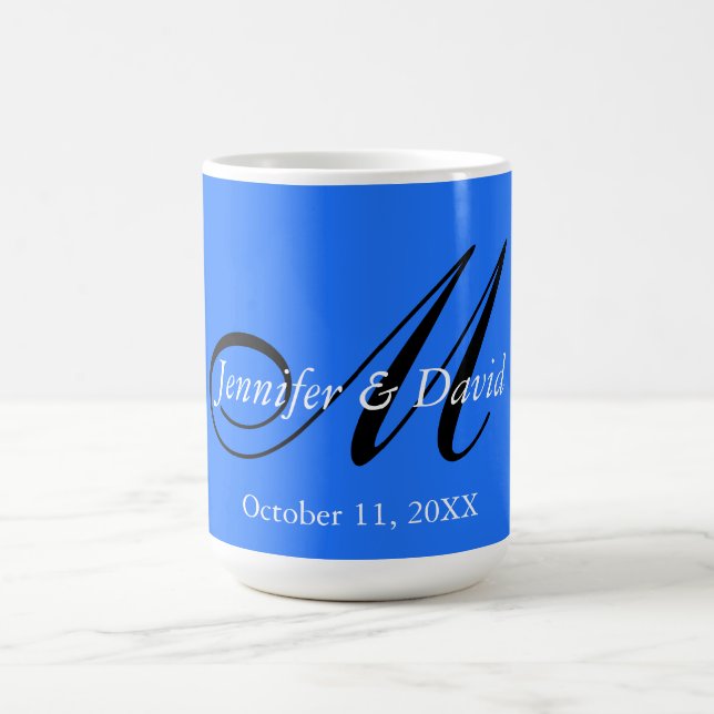 Taza De Café Atractivo azul Boda de Monograma (Centro)