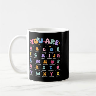 Taza De Café Atrás alfabeto de afirmación de profesor divertido