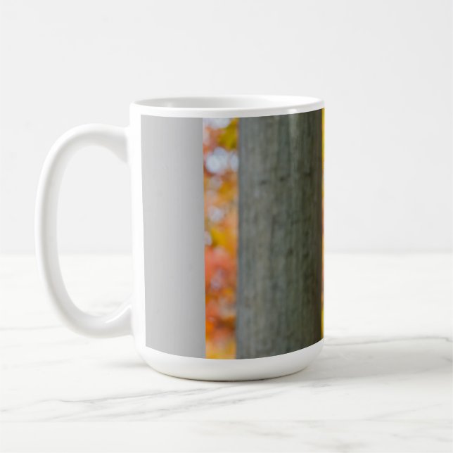 Taza De Café Autumn Curiosity: Monkeys at the Zoo in Fall (Izquierda)