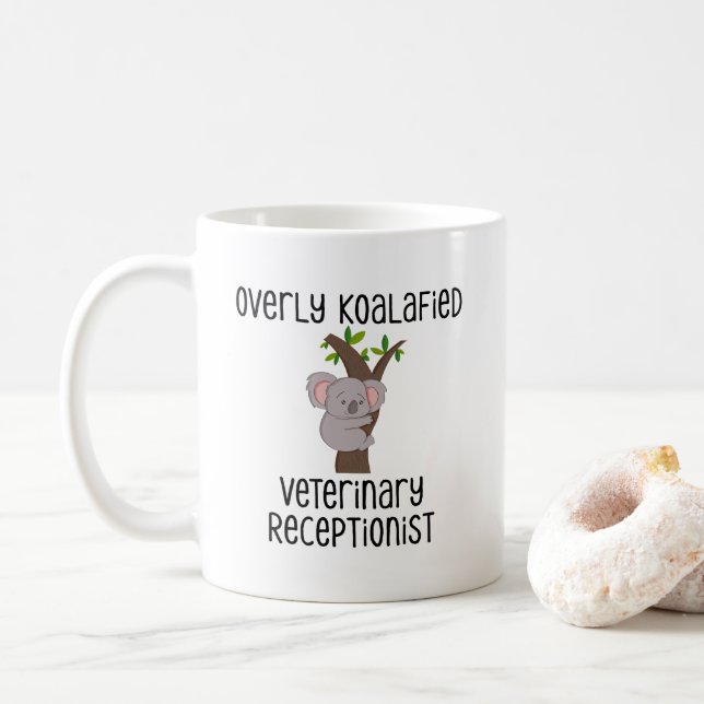 Taza De Café Auxiliar de oficina de veterinaria de recepción (Con donut)