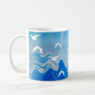 Taza De Café Aves sobre las olas del mar