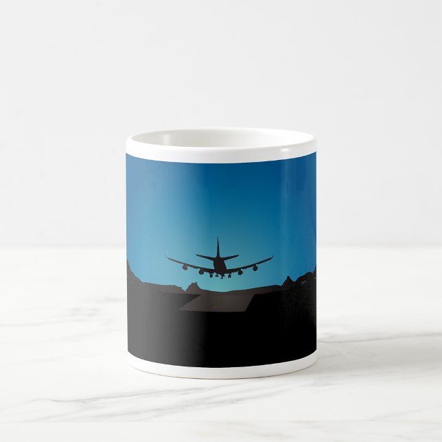 Taza De Café Avión aterrizando silueta por la noche (Subido por el creador)